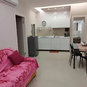 Casa Romeo Casa vacanze Aeroporto di Catania Fontana Rossa